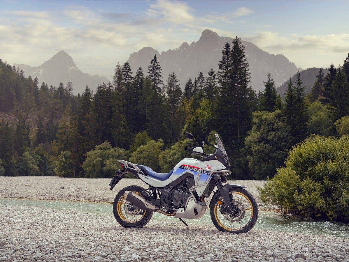 Honda XL750 Transalp 2025 estatica (12)