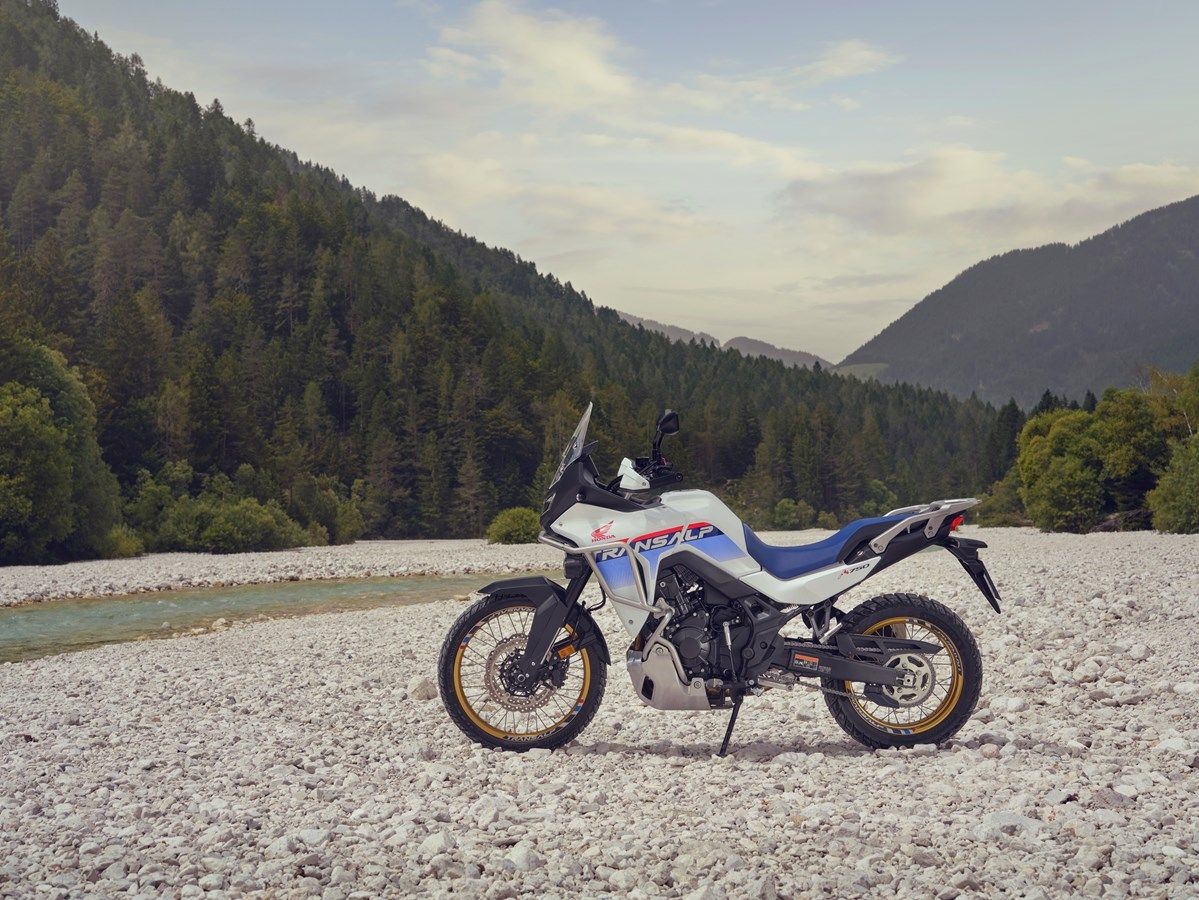 Honda XL750 Transalp 2025 estatica (13)