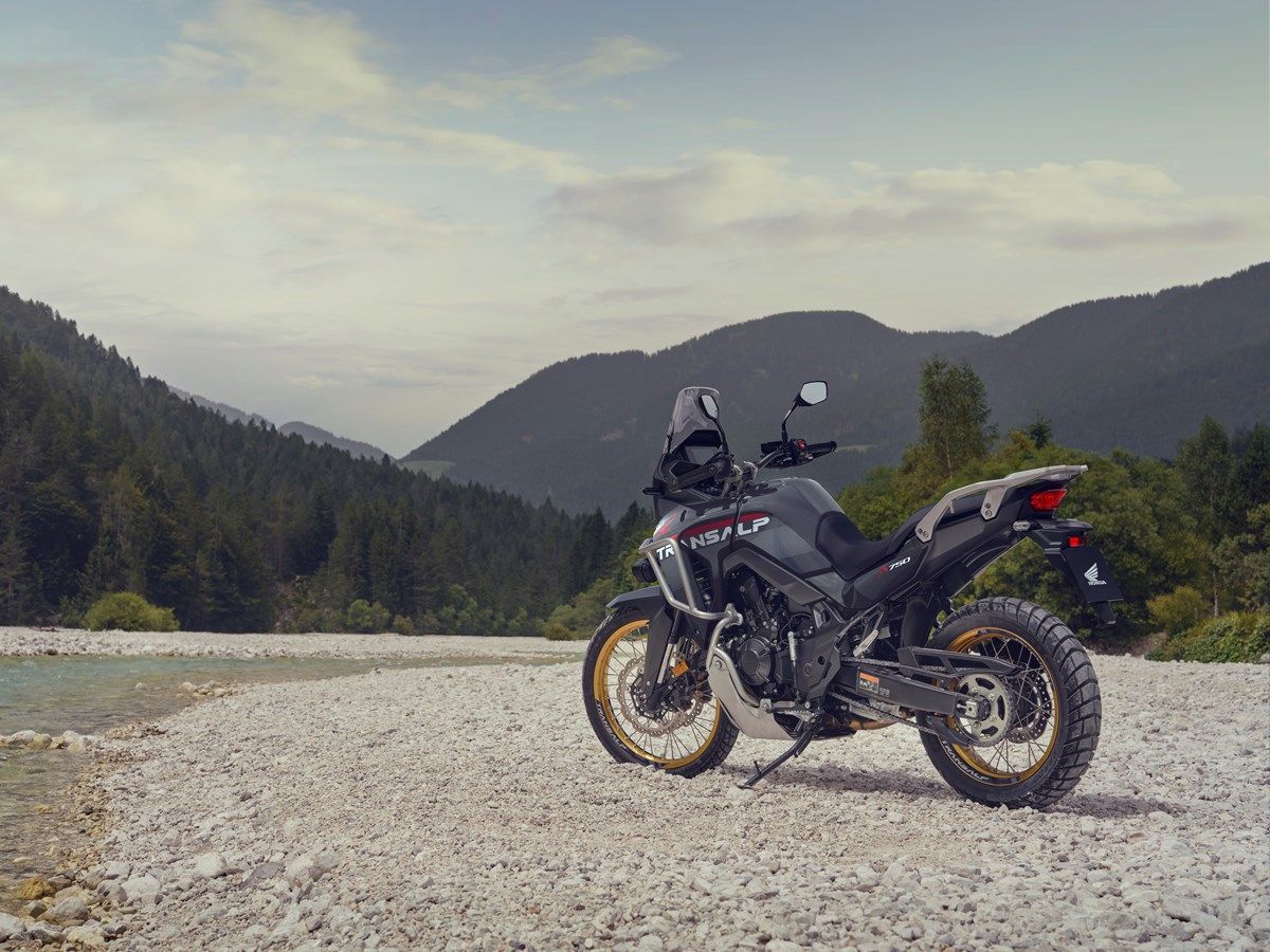 Honda XL750 Transalp 2025 estatica (18)