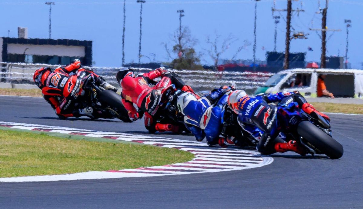 Josh Waters lidera ante Troy Herfoss, Arthur Sissis y Mike Jones Josh Waters lidera ante Troy Herfoss, Arthur Sissis y Mike Jones