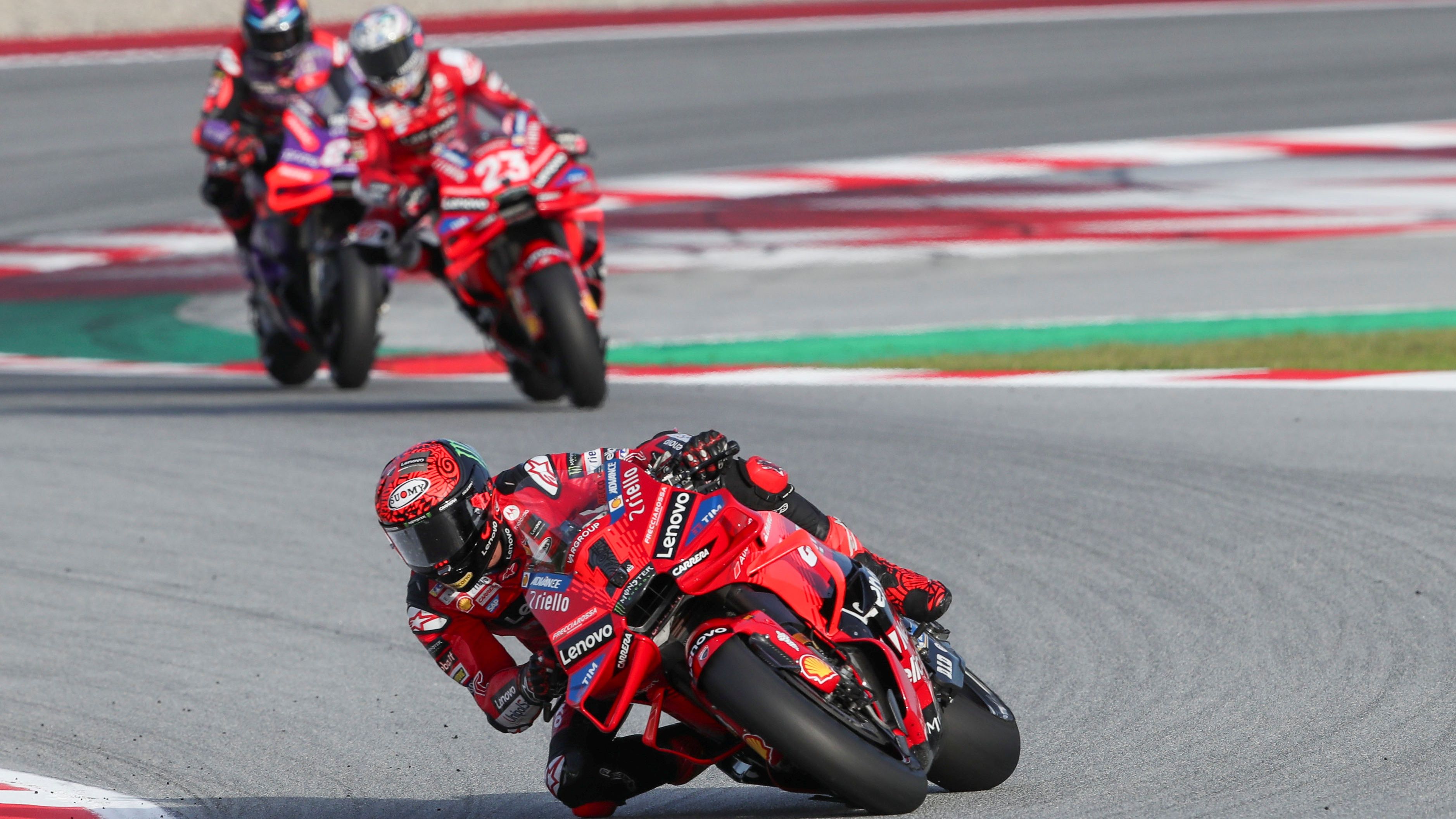 Pecco Bagnaia ha ganado el Sprint del GP Solidario de Barcelona ante Enea Bastianini y Jorge Martín