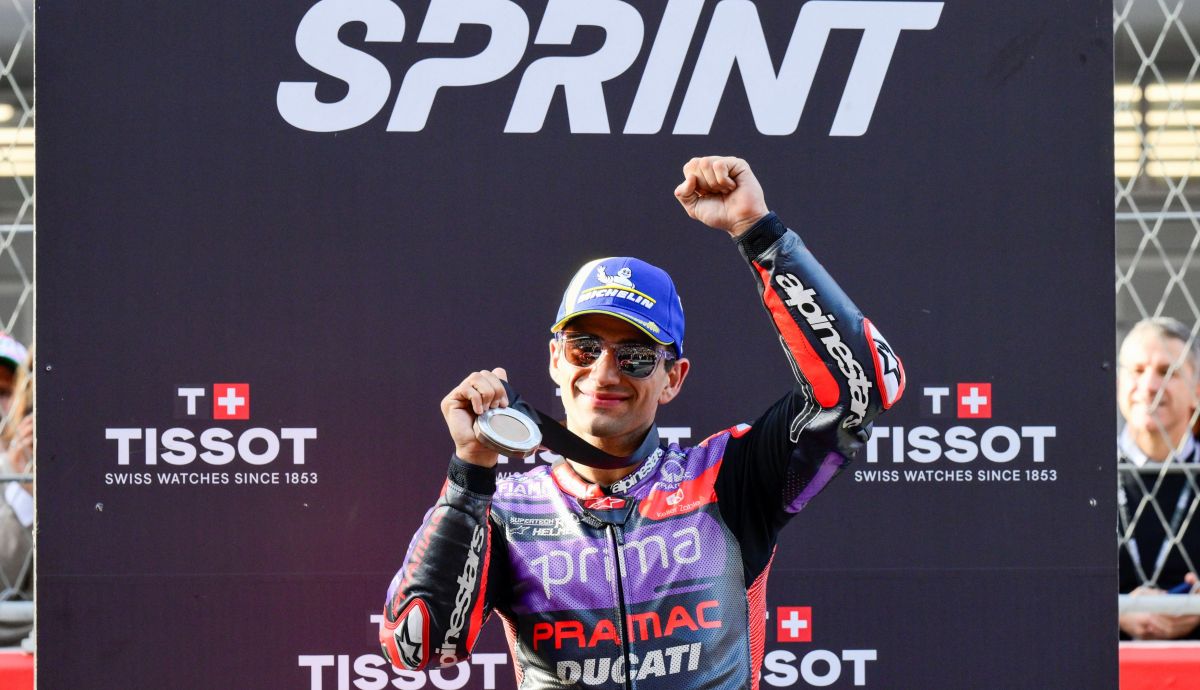 Jorge Martín festeja su podio en el Sprint del GP Solidario de Barcelona que cierra MotoGP 2024