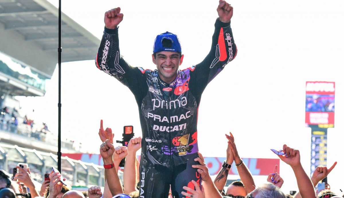Jorge Martín festeja su título mundial de MotoGP 2024 Jorge Martín festeja su título mundial de MotoGP 2024