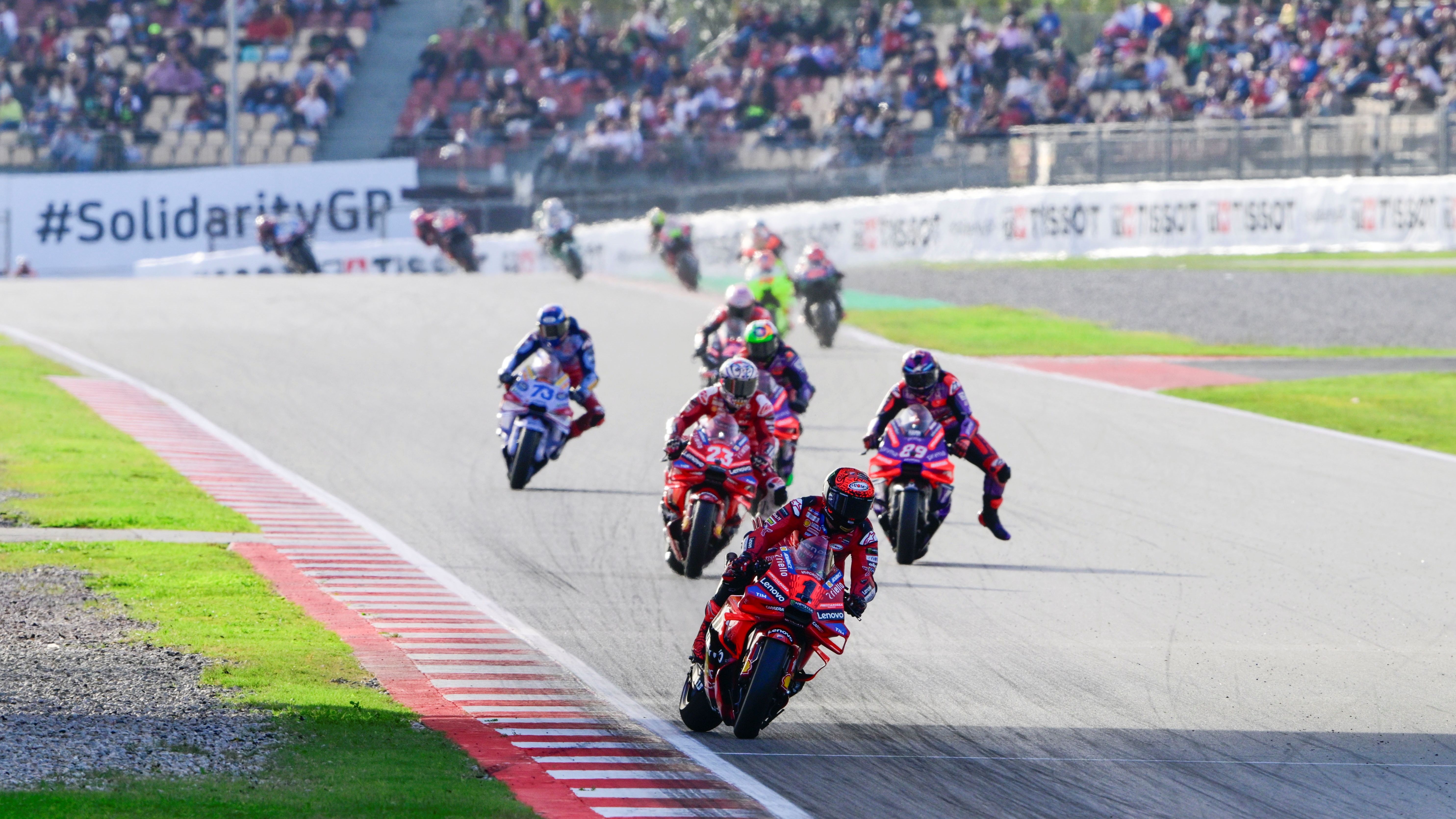 Jorge Martín abre hueco con Enea Bastianini y Jorge Martín en el Sprint, MotoGP Solidario 2024