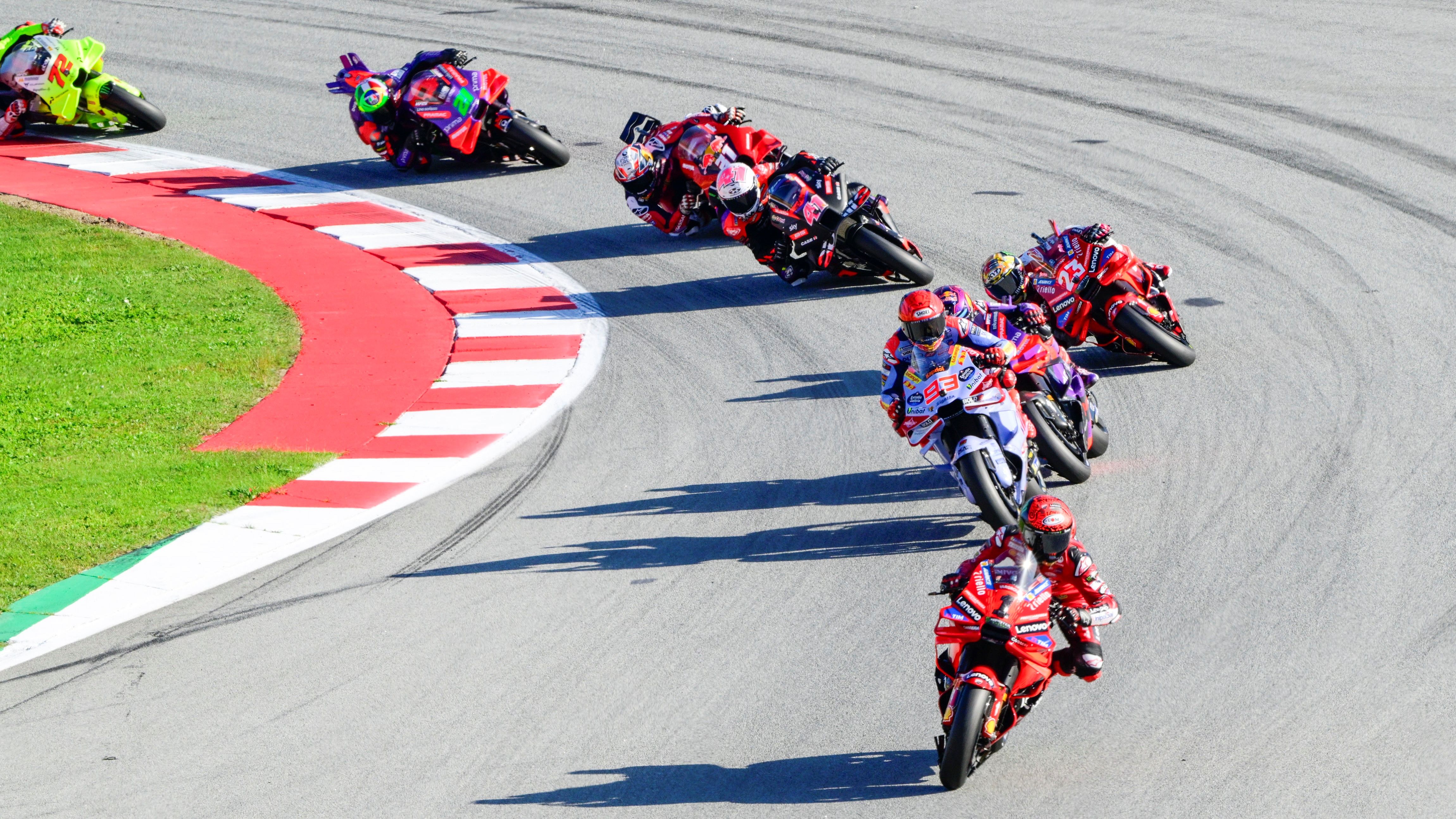 Pecco Bagnaia lidera al inicio ante Marc Márquez, Jorge Martín y Enea Bastianini, MotoGP Solidario 2024