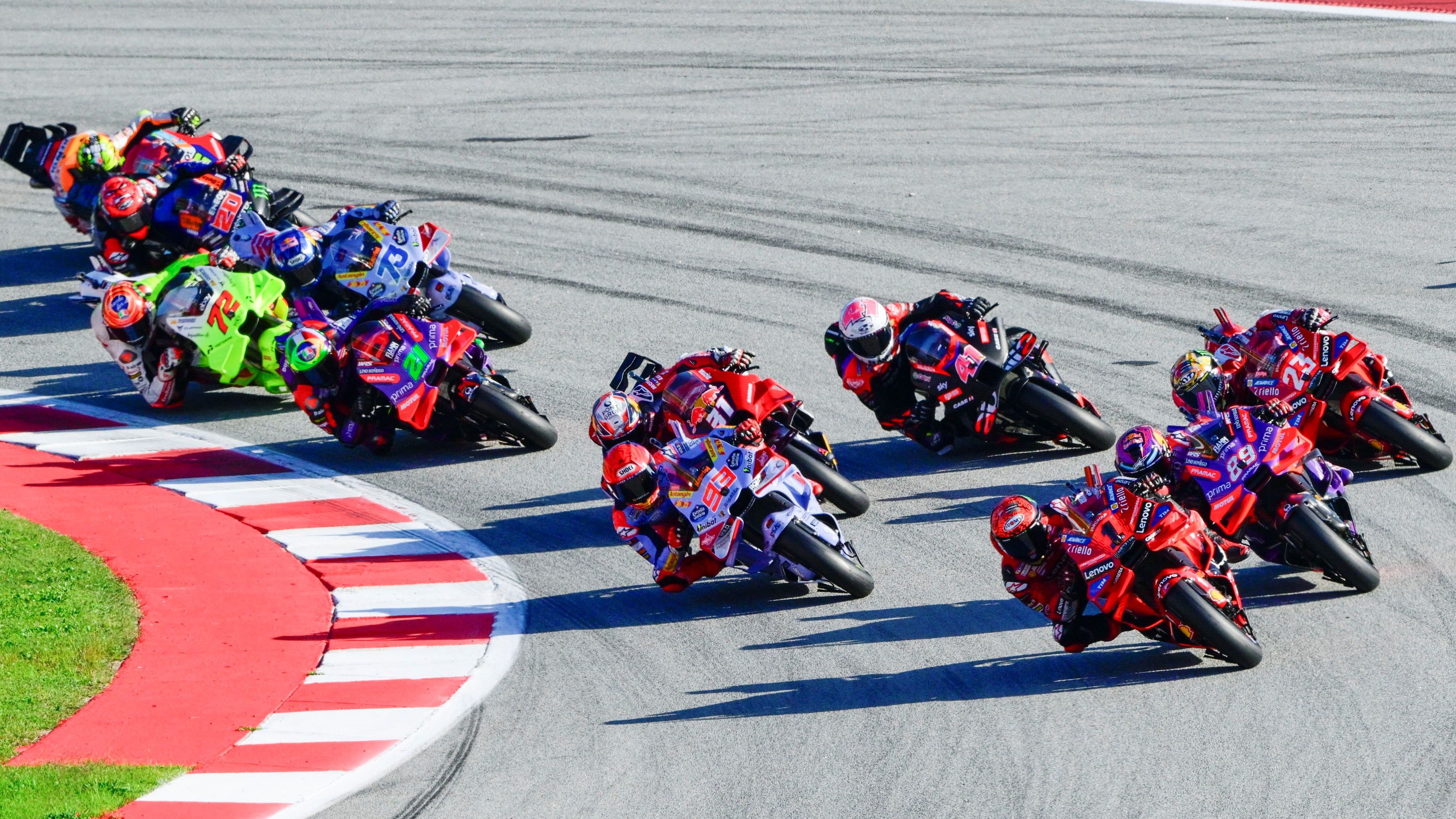 Pecco Bagnaia lidera ante Jorge Martín y Marc Márquez en la arrancada, MotoGP Solidario 2024