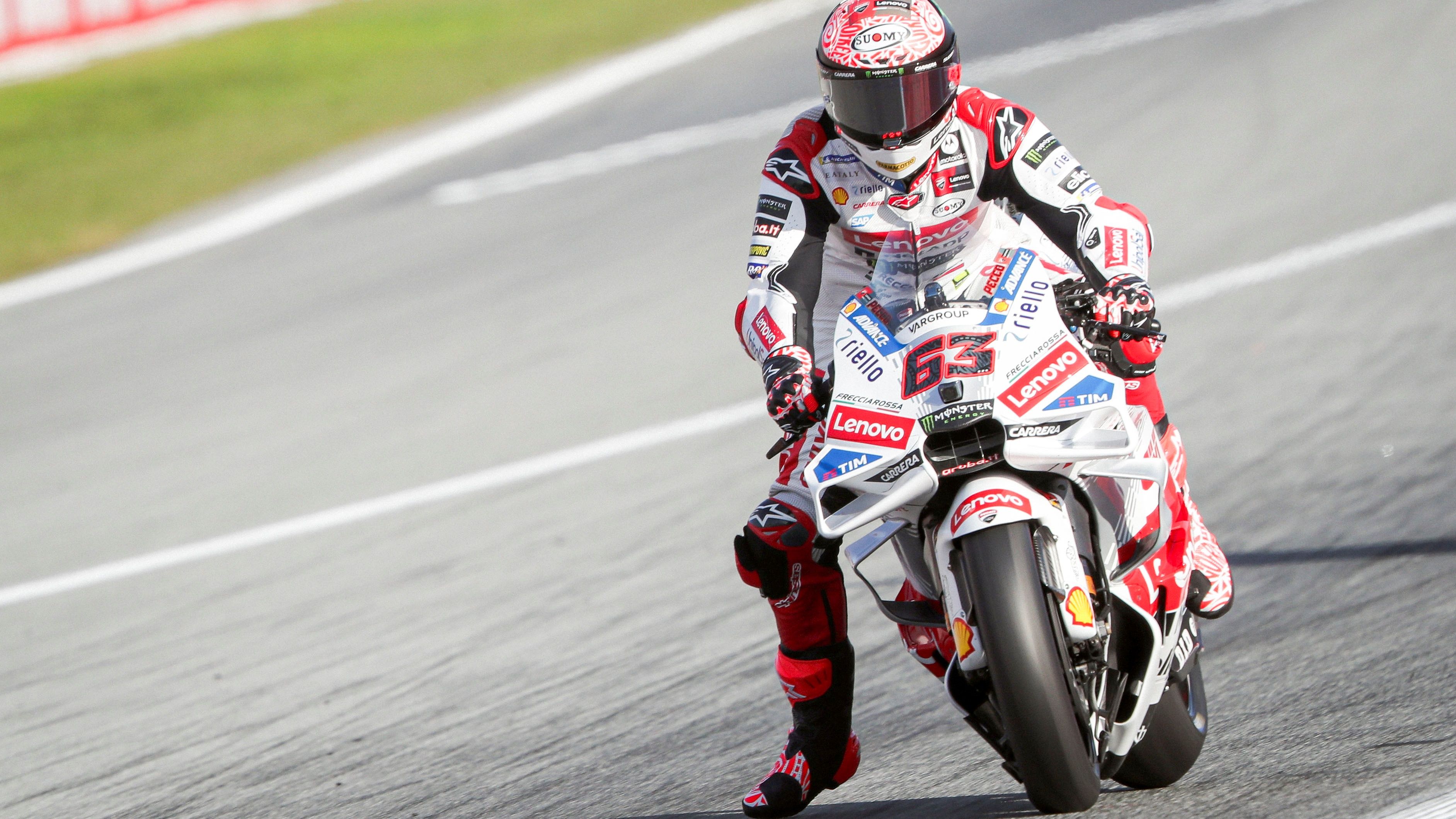 Pecco Bagnaia con la Ducati blanca, Test Barcelona MotoGP 2025