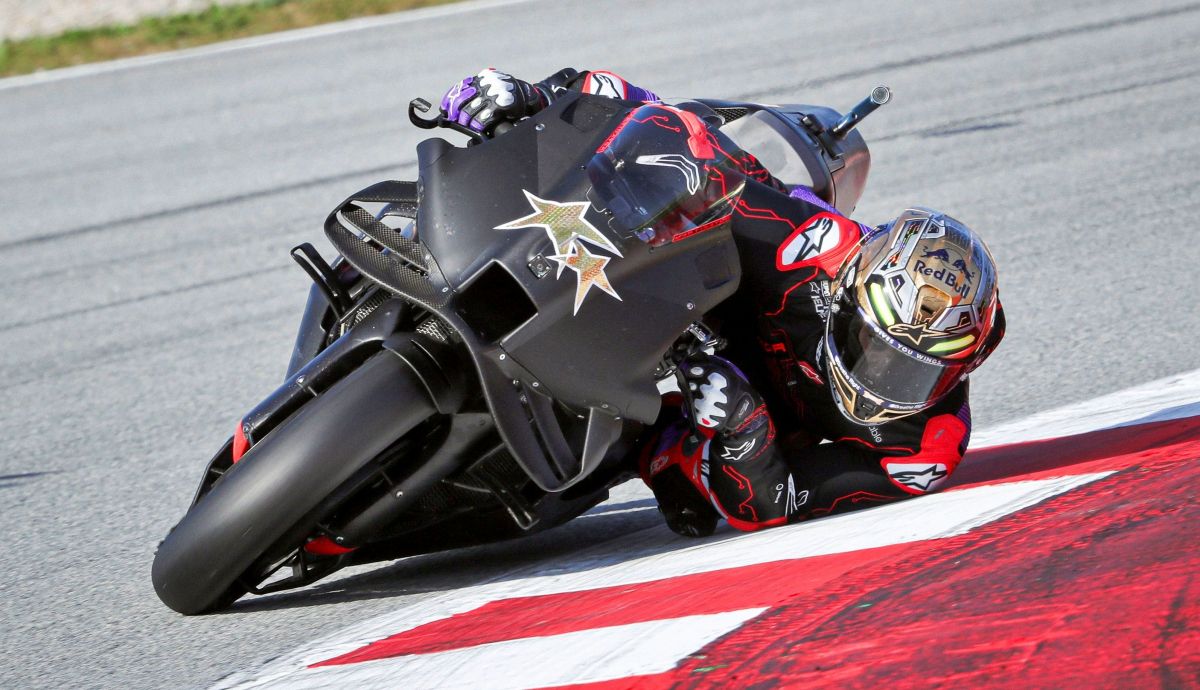 Jorge Martín con la Aprilia Factory en el Test de Barcelona MotoGP 2025 Jorge Martín con la Aprilia Factory en el Test de Barcelona MotoGP 2025
