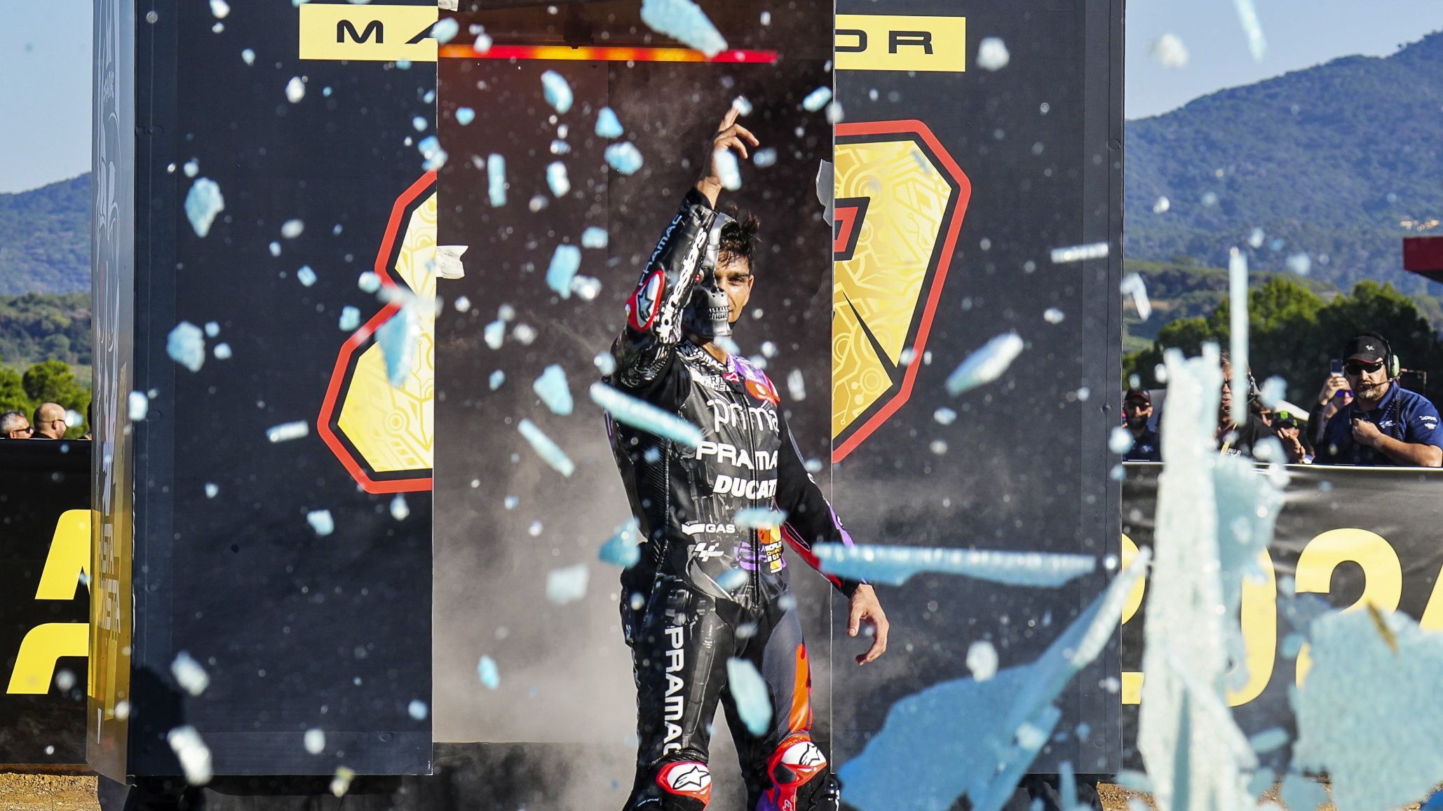 El disparo con el que Jorge Martín festeja el título de MotoGP 2024