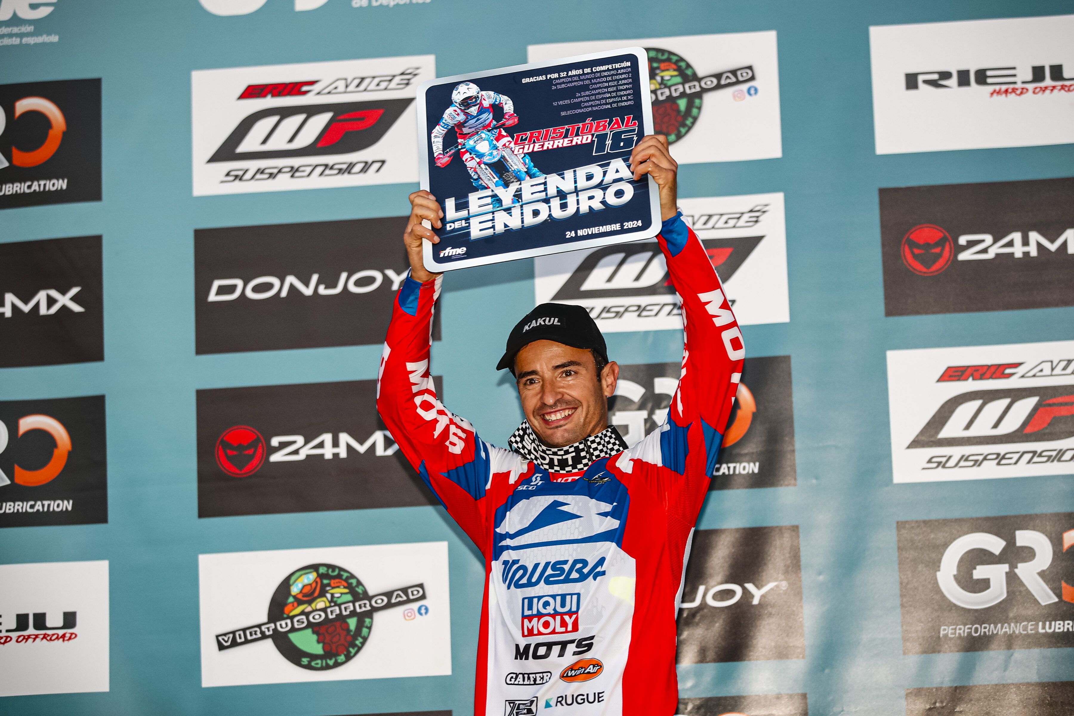 Cristóbal Guerrero anuncia su retirada como piloto profesional: "Es el momento"