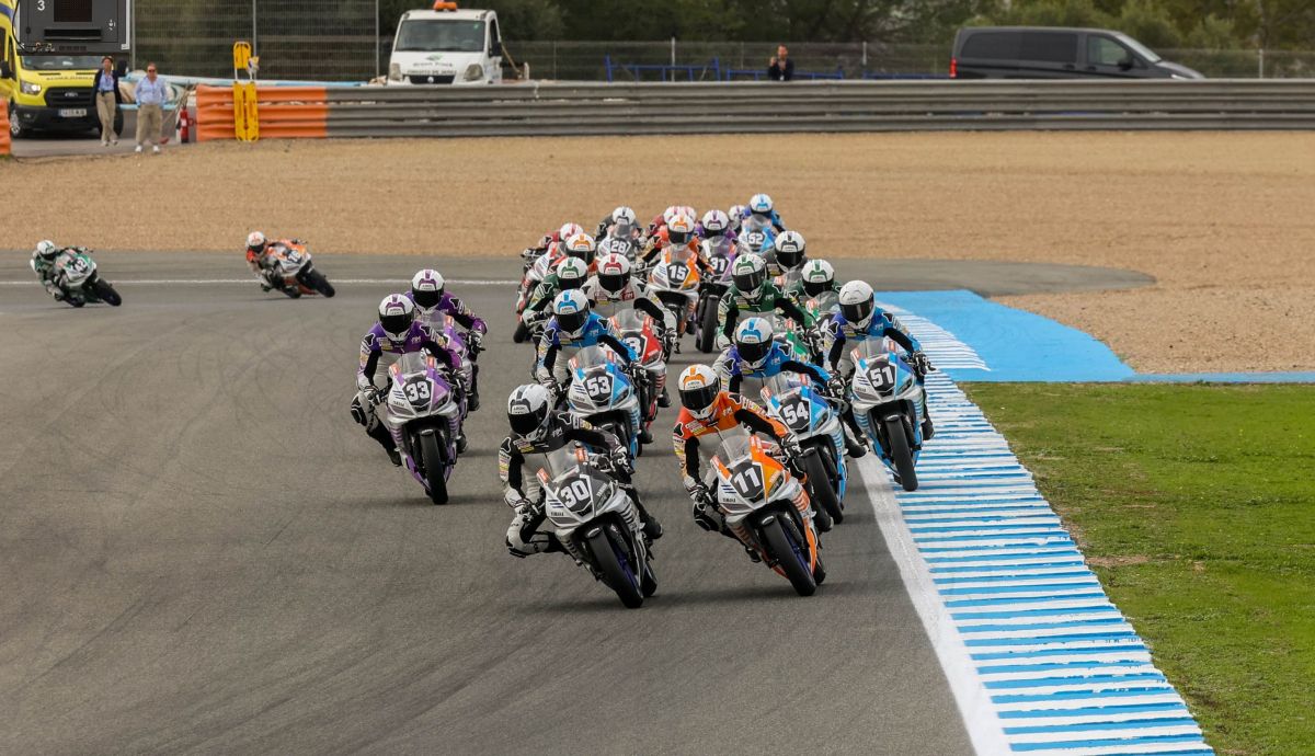 Kgpotso Mononyane supera a Aldi Satya Mahendra en la carrera 2 de SSP300 de los Juegos Intercontinentales FIM Jerez 2024 Kgpotso Mononyane supera a Aldi Satya Mahendra en la carrera 2 de SSP300 de los Juegos Intercontinentales FIM Jerez 2024
