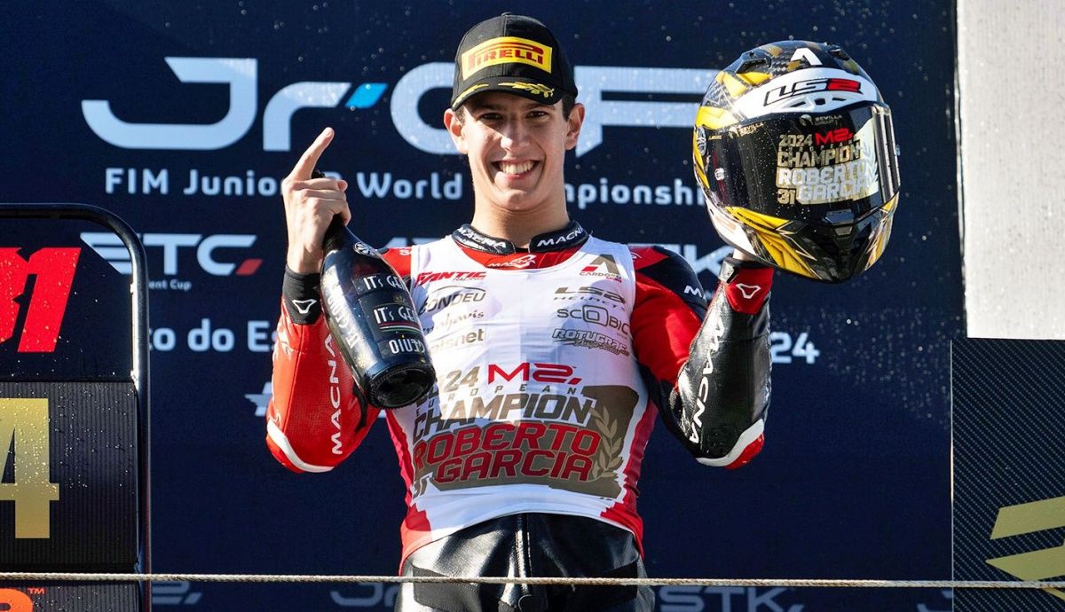 Roberto García celebra su título de campeón de Europa de Moto2 2024