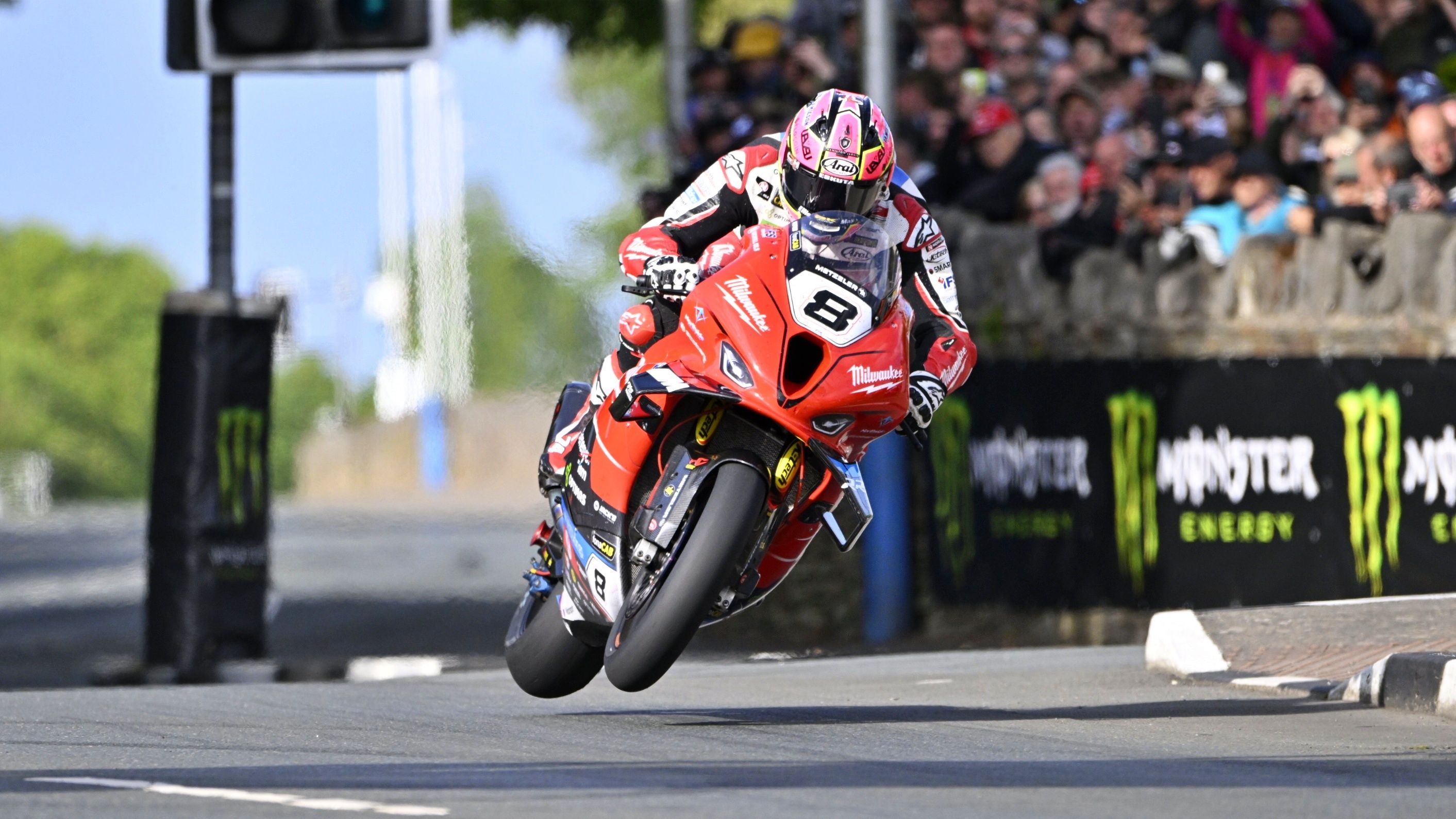 Davey Todd se llevó la victoria en el Senior TT de la Isla de Man 2024