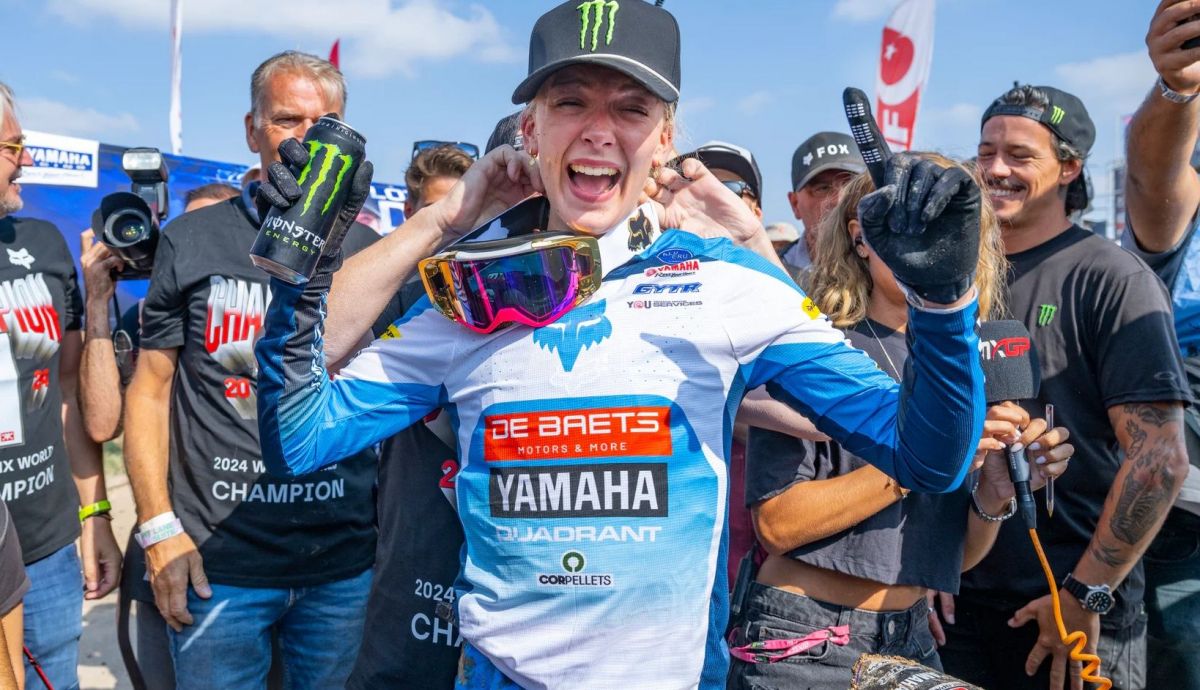 Lotte van Drunen festeja el título mundial de WMX 2024 Lotte van Drunen festeja el título mundial de WMX 2024