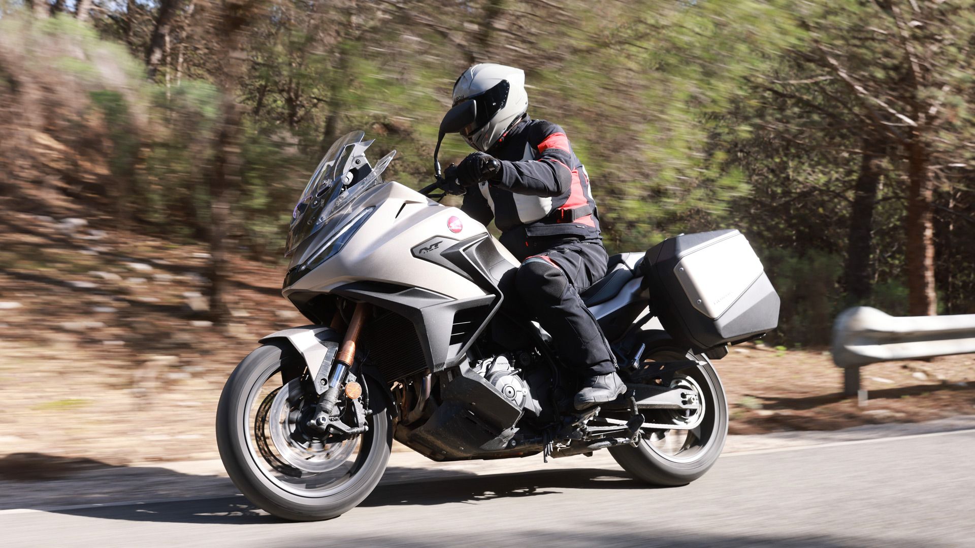 Honda NT1100 2025 Accion (11)