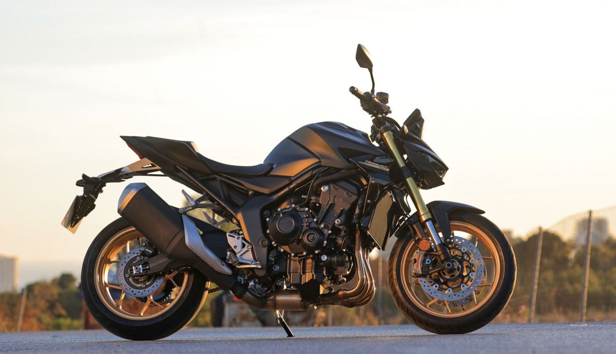 honda-cb1000-hornet-sp-2025-estatica-1_7_1200x690.jpeg