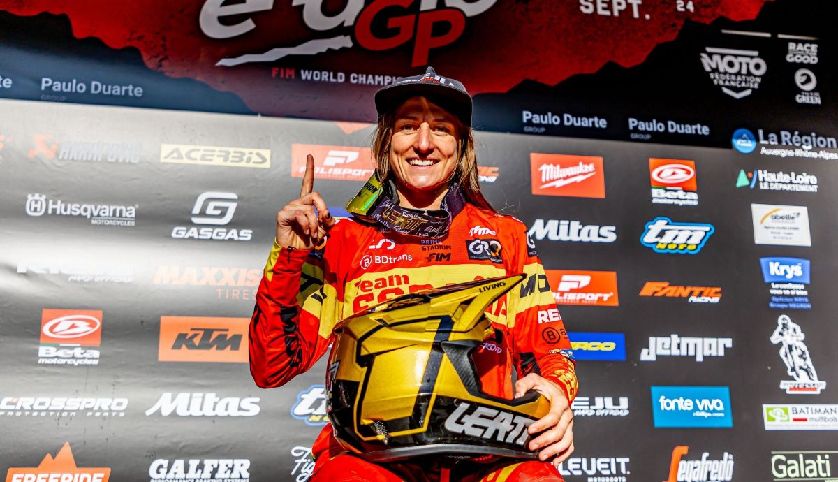 Mireia Badia festeja su título mundial de Enduro Women 2024 Mireia Badia festeja su título mundial de Enduro Women 2024