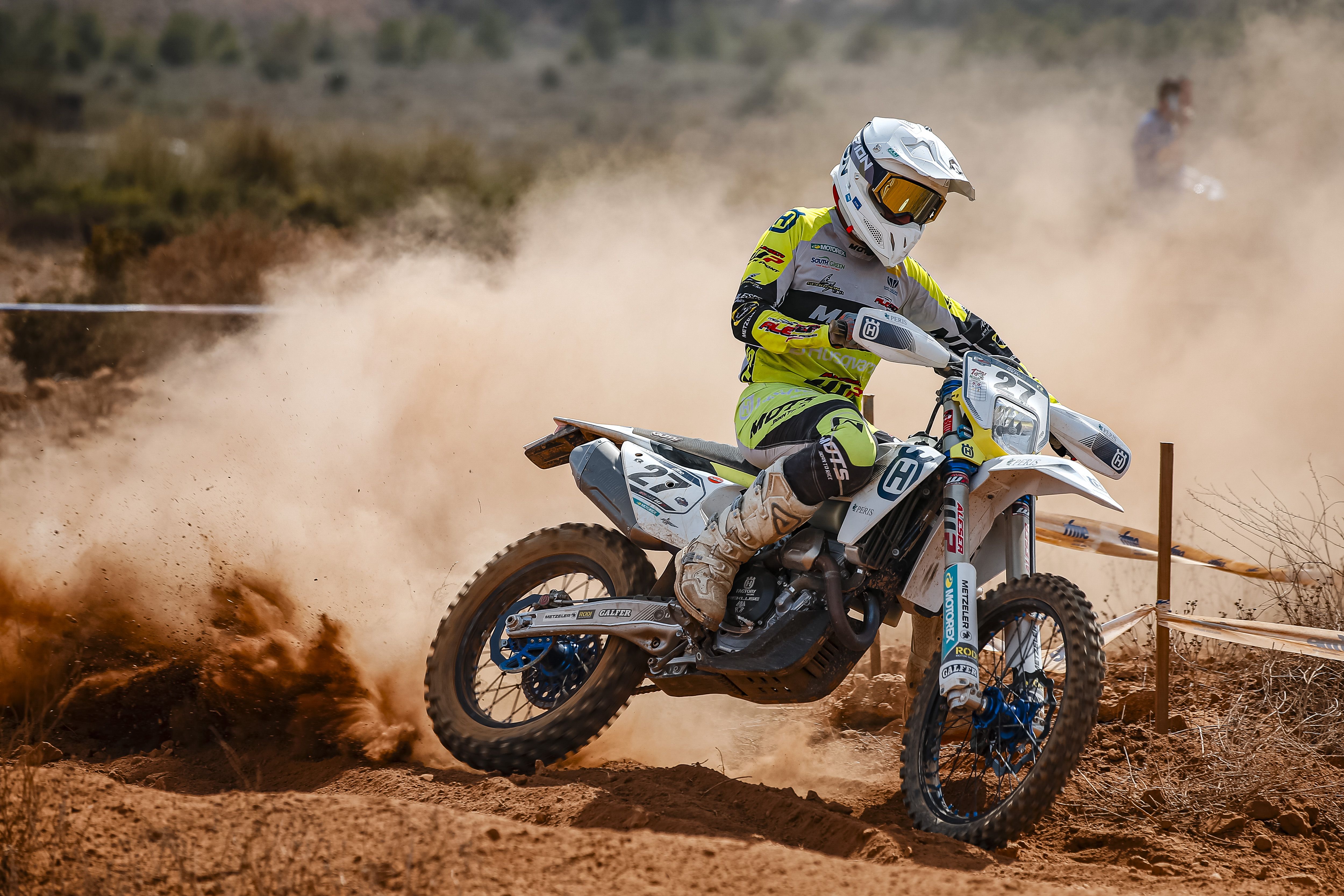 Husqvarna España renueva a Sergio Navarro para correr en el Campeonato de España de Enduro 2025 