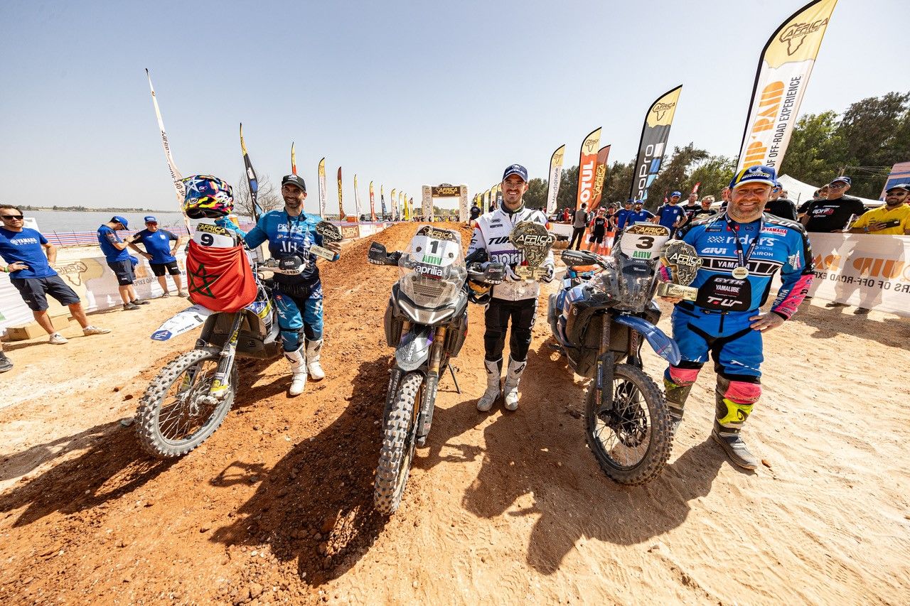 Africa Eco Race 2025. Epico final con drama y victoria de Cerutti (Aprilia) sobre Botturi (Yamaha).