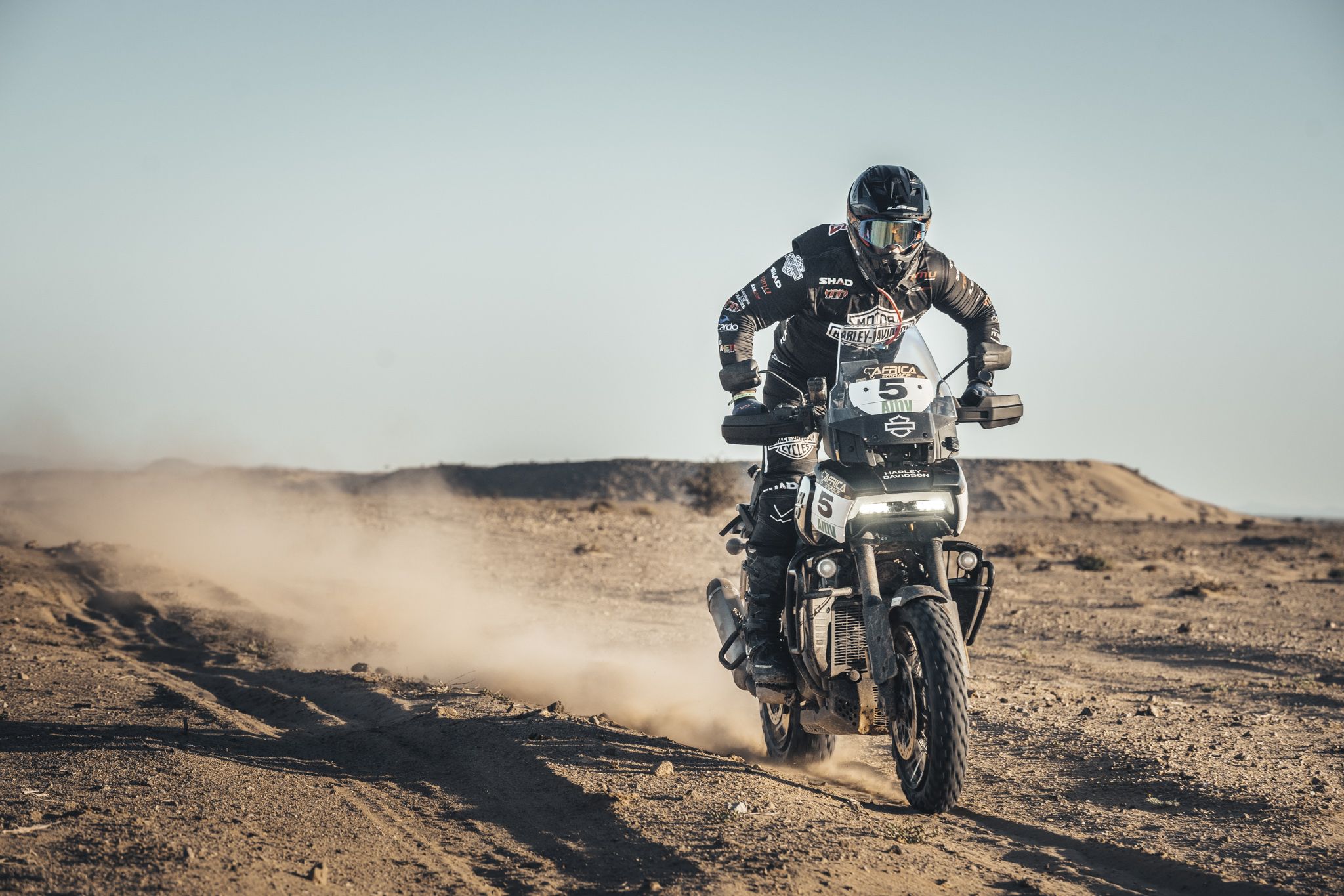 Joan Pedrero hace historia con Harley-Davidson en la Africa Eco Race 2025