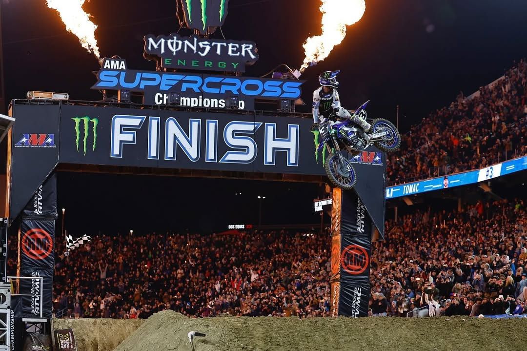 Eli Tomac venciendo en la prueba del AMA Supercross en San Diego (Fuente: Instagram)