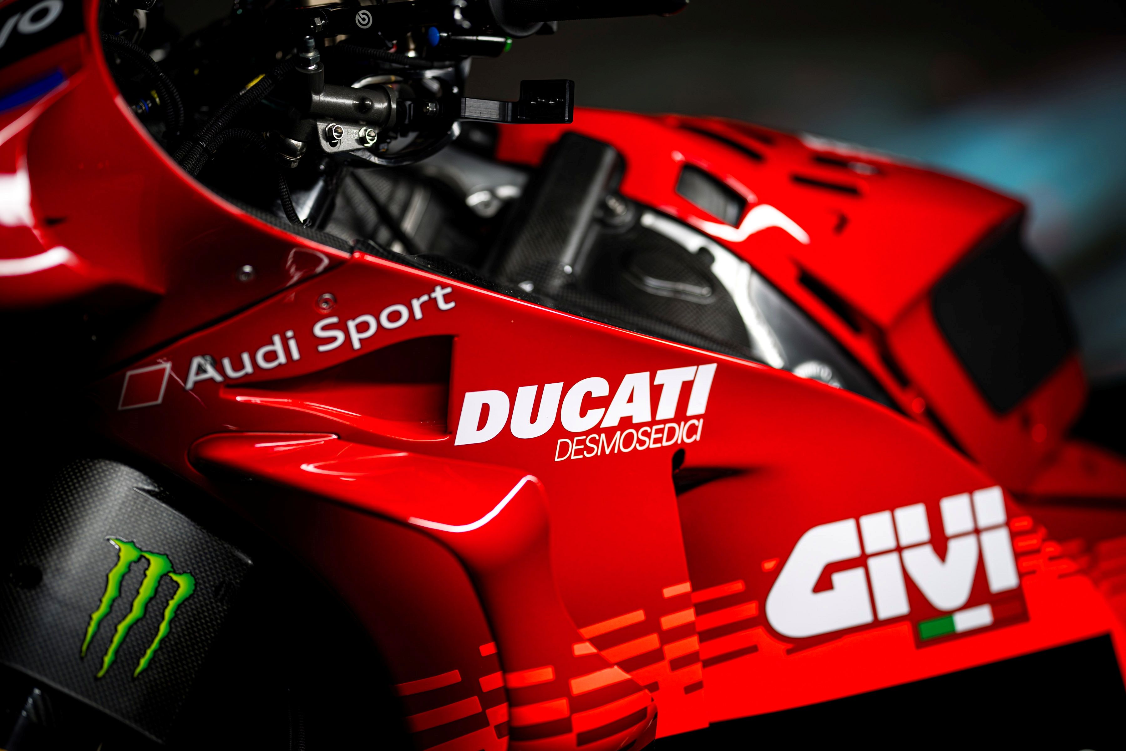 Ducati Desmosedici GP25 Lenovo MotoGP 2025 Pecco Bagnaia Marc Márquez 33