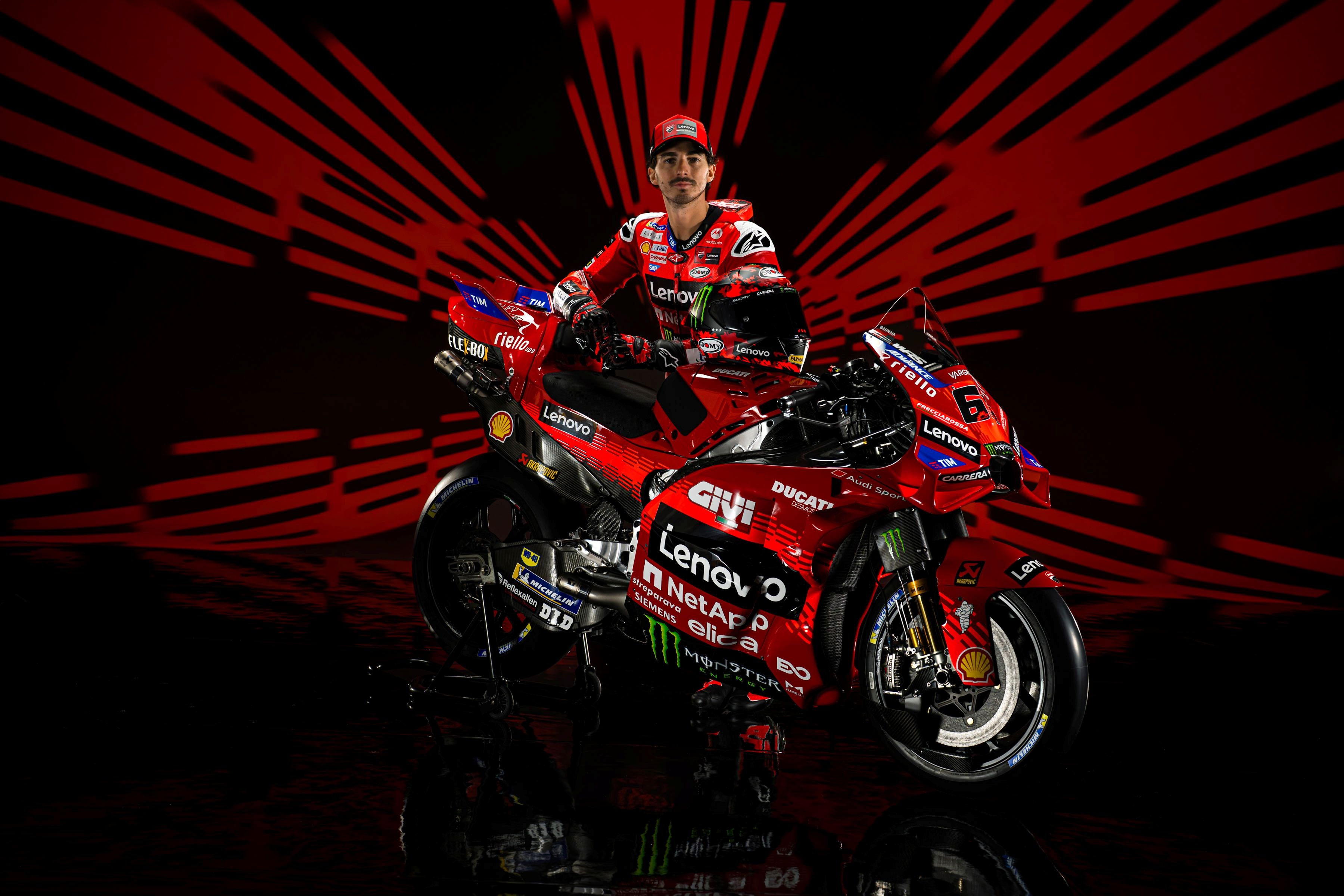 Ducati Desmosedici GP25 Lenovo MotoGP 2025 Pecco Bagnaia Marc Márquez 54