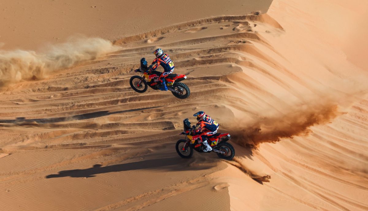 Daniel Sanders y Luciano Benavides han dado siete etapas al equipo oficial KTM en este Dakar 2025 Daniel Sanders y Luciano Benavides han dado siete etapas al equipo oficial KTM en este Dakar 2025
