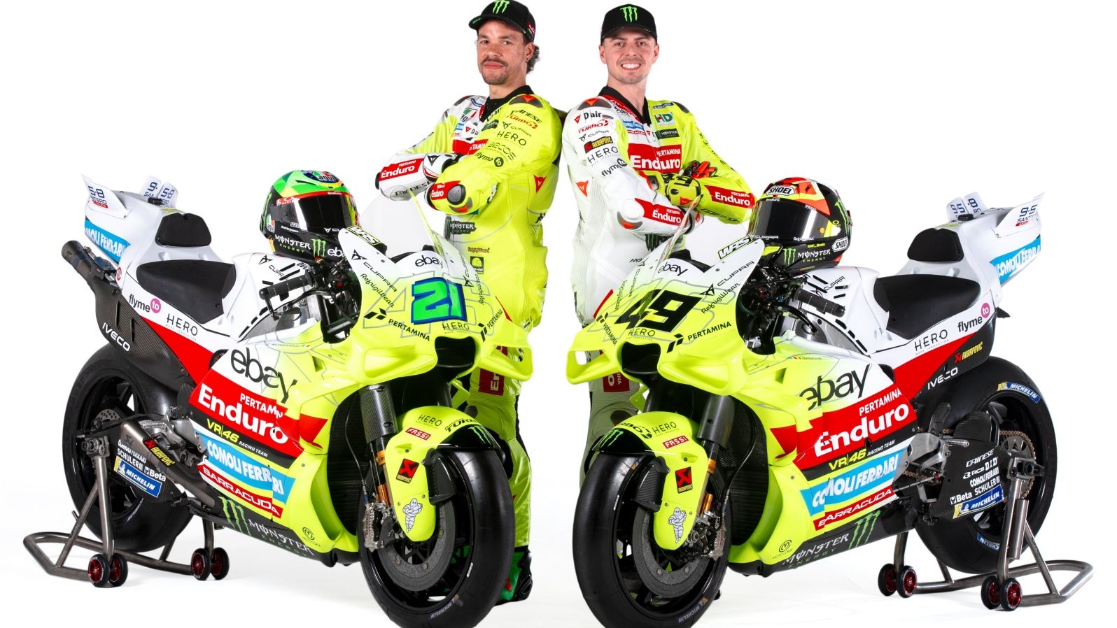 Fabio Di Giannantonio y Franco Morbidelli junto a las Ducati Desmosedici del Pertamina Enduro VR46 para MotoGP 2025