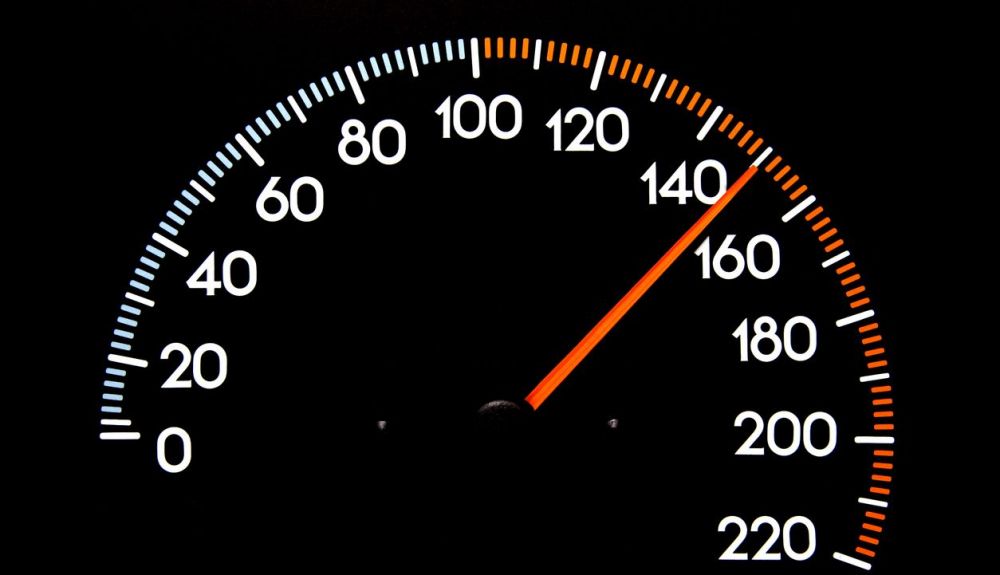 La República Checa inicia un proyecto para elevar a 150 km/h el límite máximo en algunos tramos de autopistas. La República Checa inicia un proyecto para elevar a 150 km/h el límite máximo en algunos tramos de autopistas.