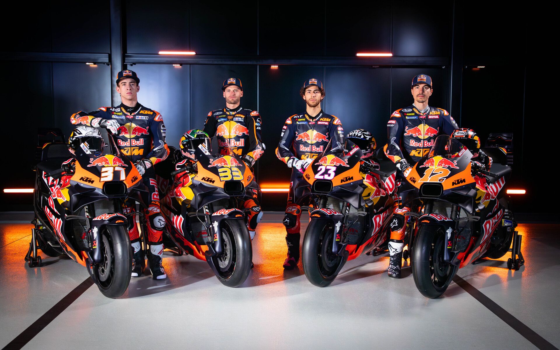 Pedro Acosta, Brad Binder, Enea Bastianini y Maverick Viñales con las KTM del Factory Racing y el Tech3 para MotoGP 2025