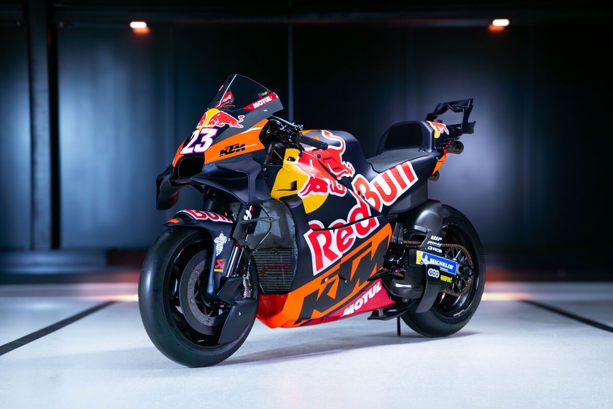 KTM RC16 Red Bull Tech3 MotoGP 2025 Enea Bastianini Maverick Viñales 09