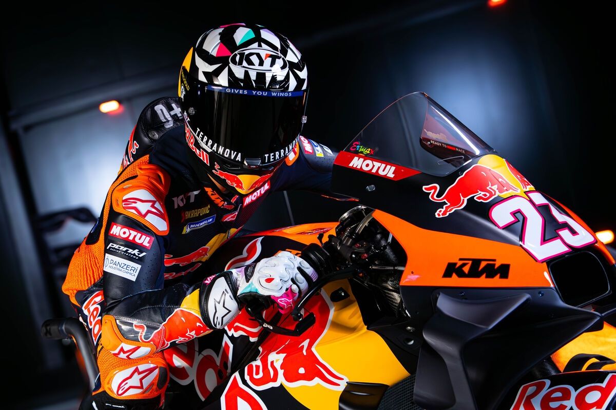 KTM RC16 Red Bull Tech3 MotoGP 2025 Enea Bastianini Maverick Viñales 16