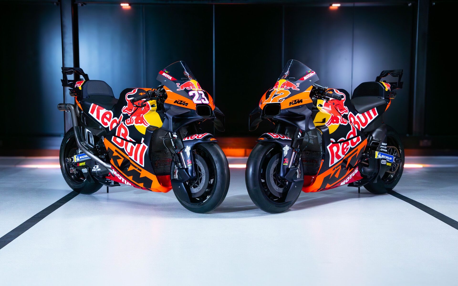 KTM RC16 Red Bull Tech3 MotoGP 2025 Enea Bastianini Maverick Viñales 24