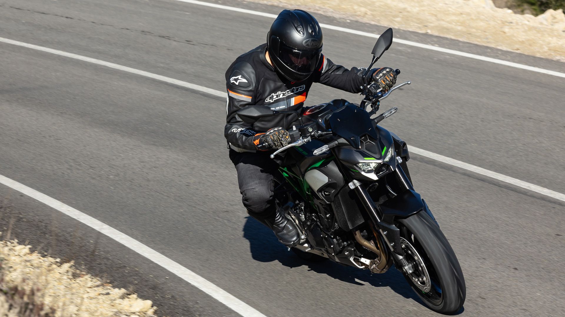 Kawasaki Z900 2025 Accion (51)