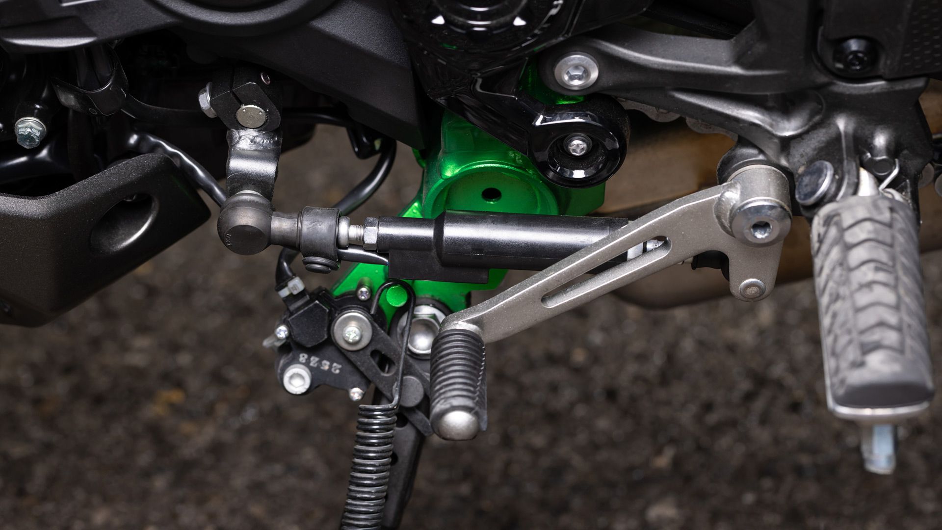 Kawasaki Z900 2025 Detalles (28)