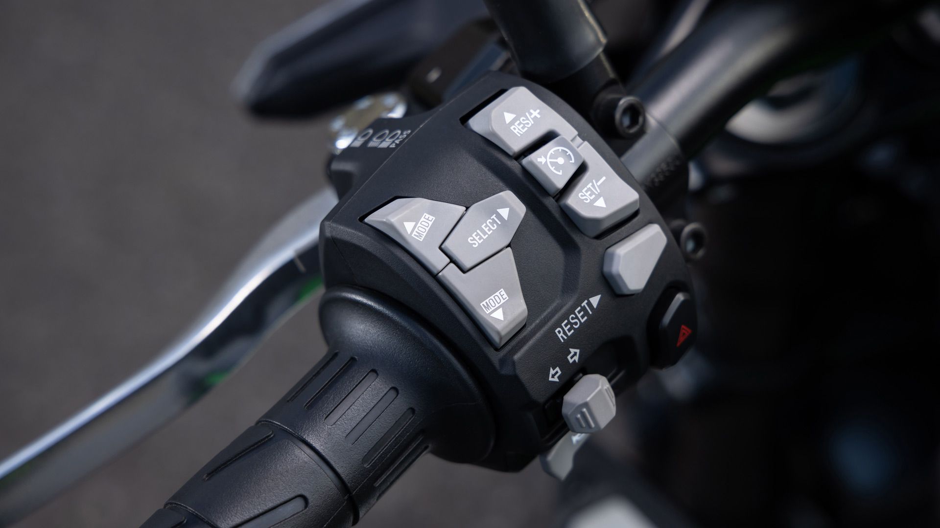 Kawasaki Z900 2025 Detalles (34)