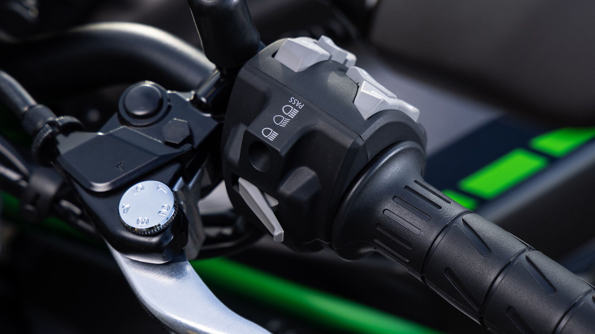 Kawasaki Z900 2025 Detalles (36)