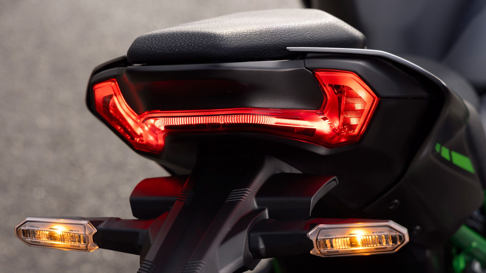 Kawasaki Z900 2025 Detalles (41)
