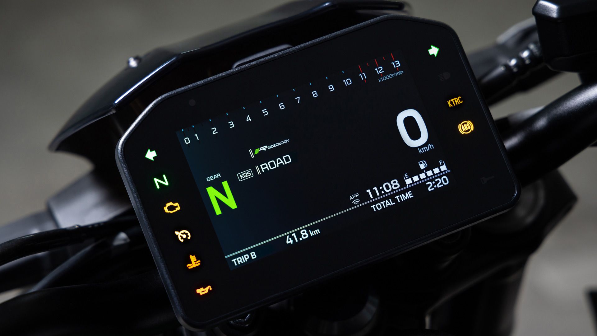 Kawasaki Z900 2025 Detalles (47)