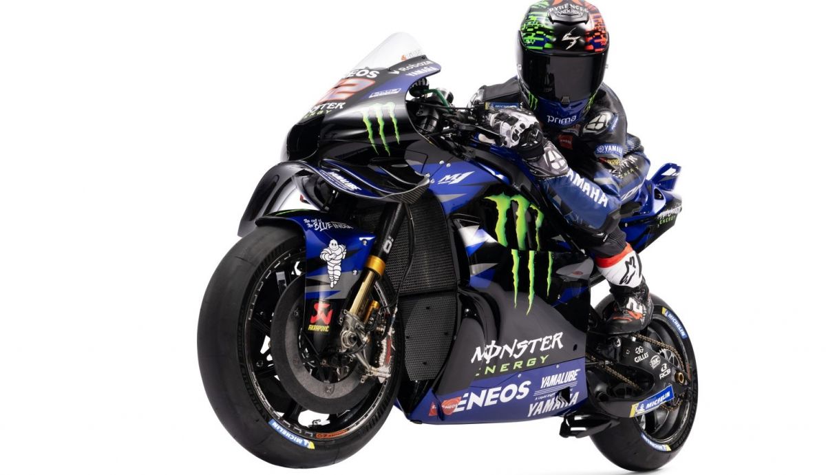 Álex Rins sobre la Yamaha YZR M1 del Monster Energy para MotoGP 2025