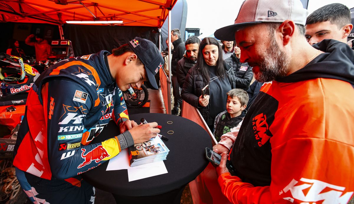 Firma de pilotos Josep Garcia Edgar Canet  Bassella Race 2025