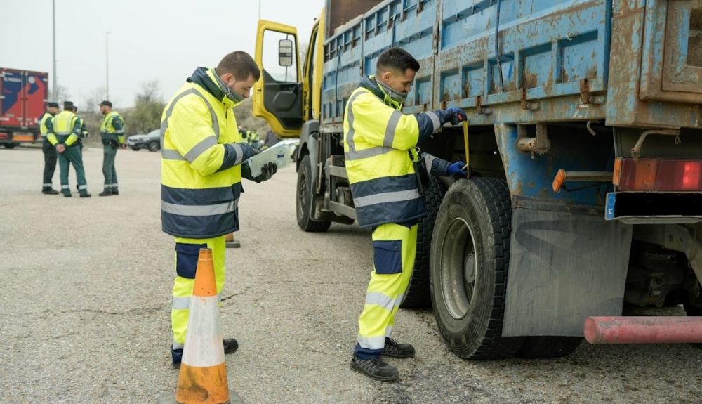 La DGT lleva ya cabo inspecciones de ITV móvil obligatorias y aleatorias en las carreteras La DGT lleva ya cabo inspecciones de ITV móvil obligatorias y aleatorias en las carreteras