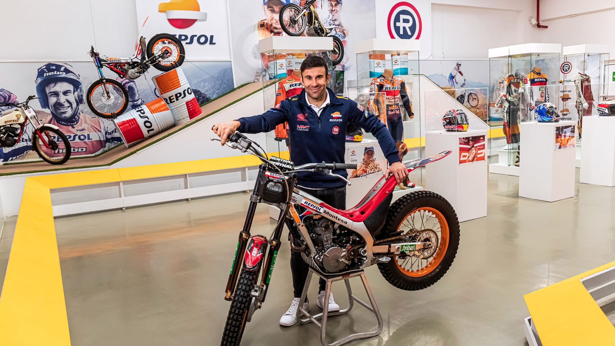 Toni Bou con la Montesa Cota 4RT con la que conquistó su primer título mundial en 2007