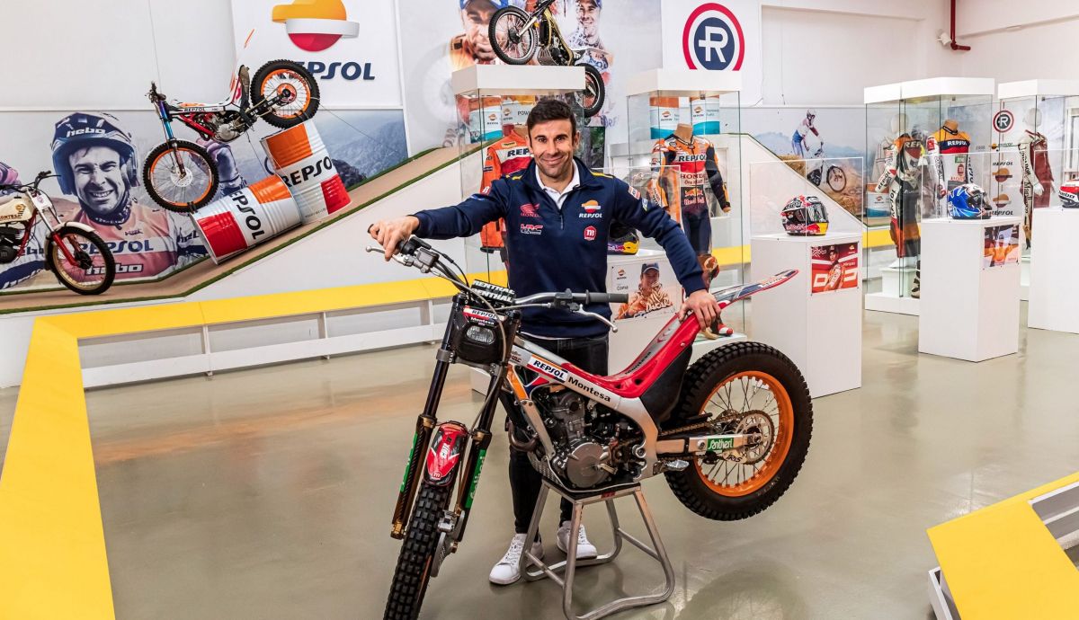 Toni Bou con la Montesa Cota 4RT con la que conquistó su primer título mundial en 2007 Toni Bou con la Montesa Cota 4RT con la que conquistó su primer título mundial en 2007