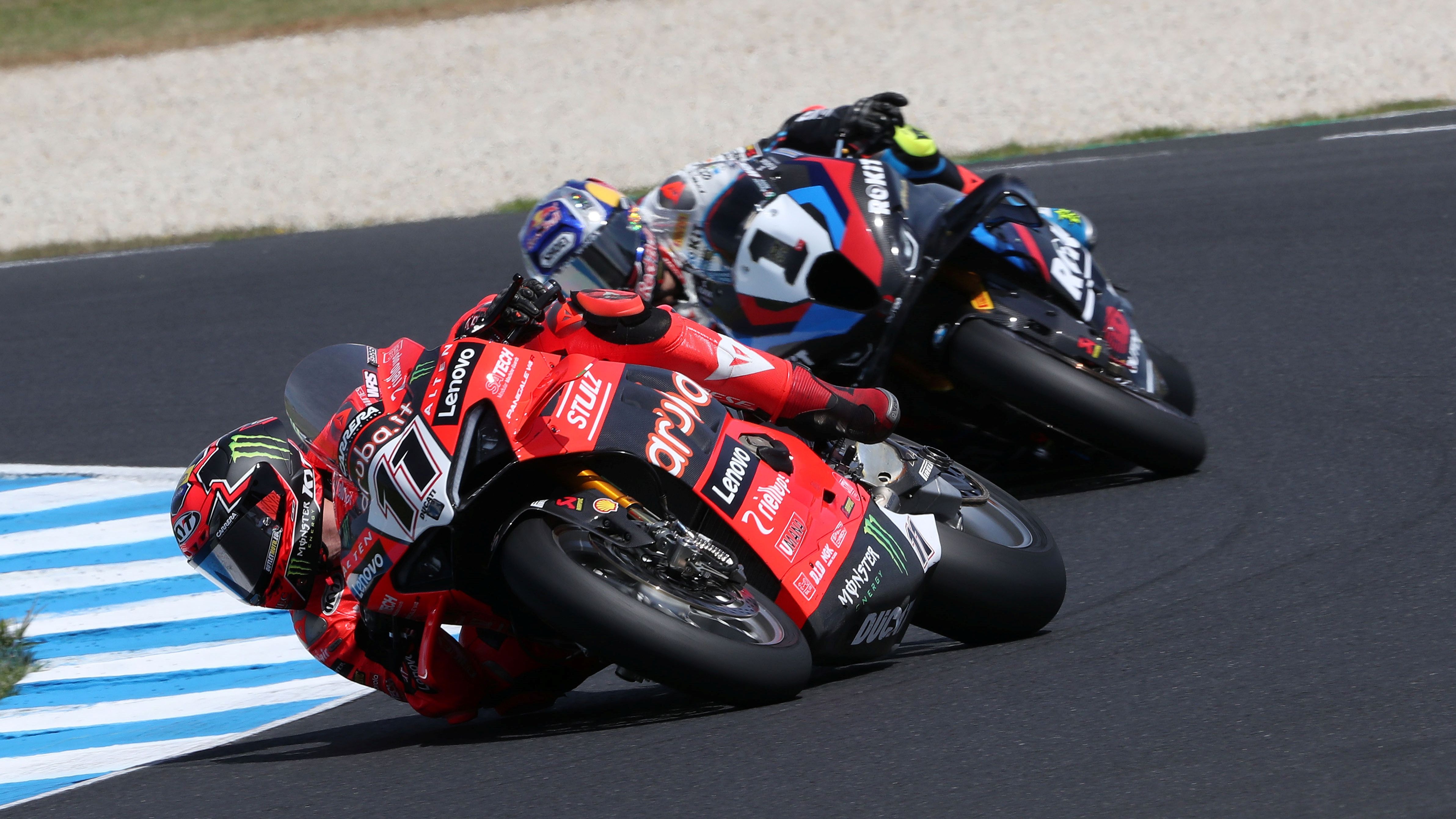 Nicolò Bulega ha ganado en Phillip Island con Toprak Razgatlioglu segundo