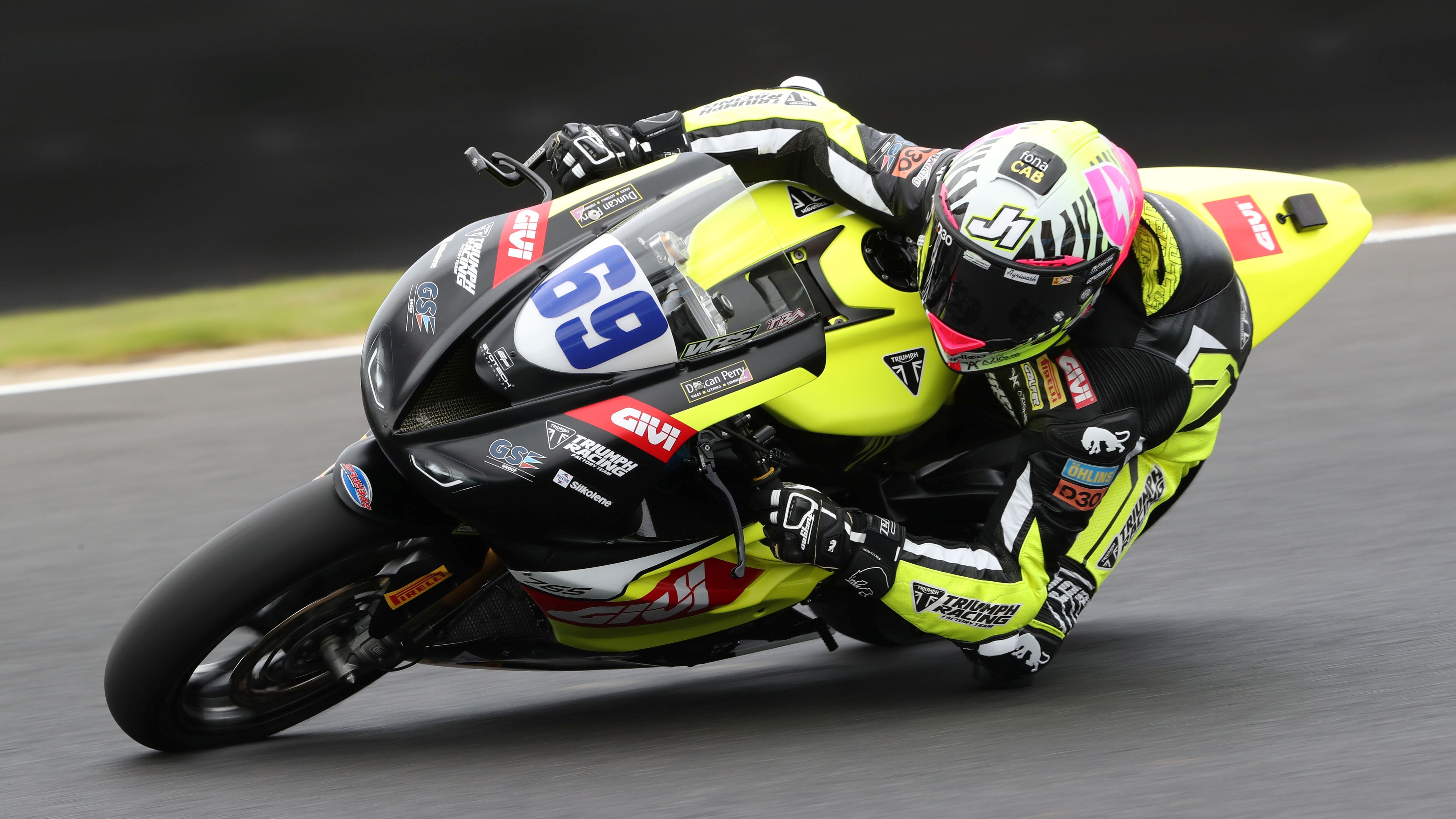 Tom Booth Amos ha logrado en Phillip Island su primera victoria en el Mundial de Supersport
