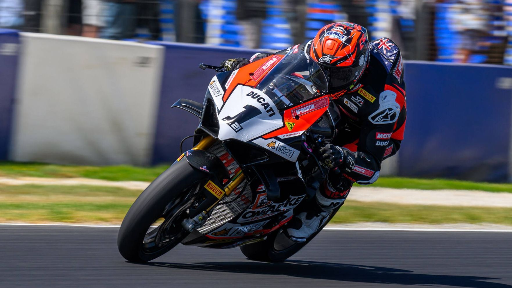 Josh Waters ha arrasado en la cita inaugural del ASBK 2025