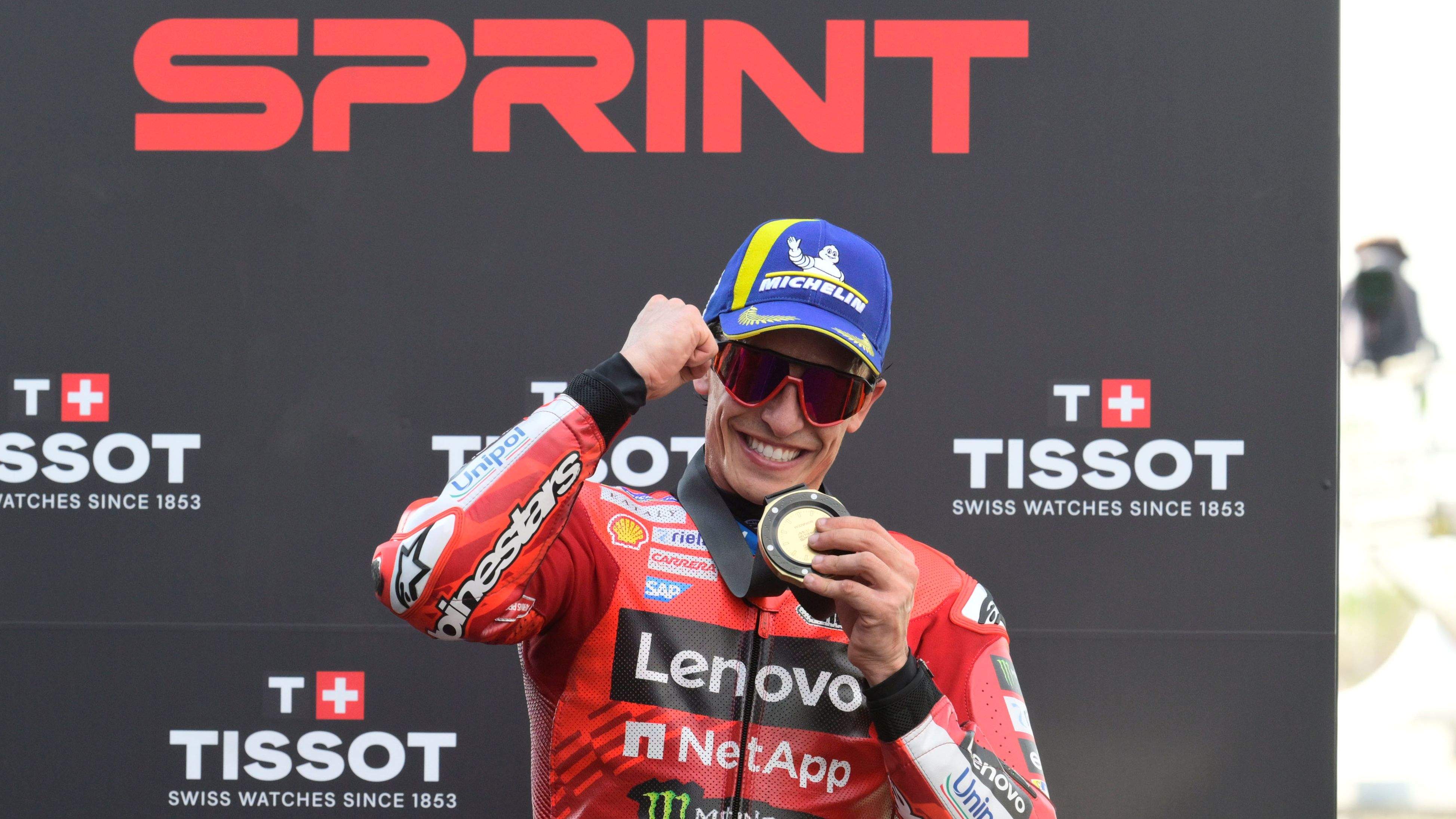 Marc Márquez en el podio del Sprint del GP de Tailandia de MotoGP 2025