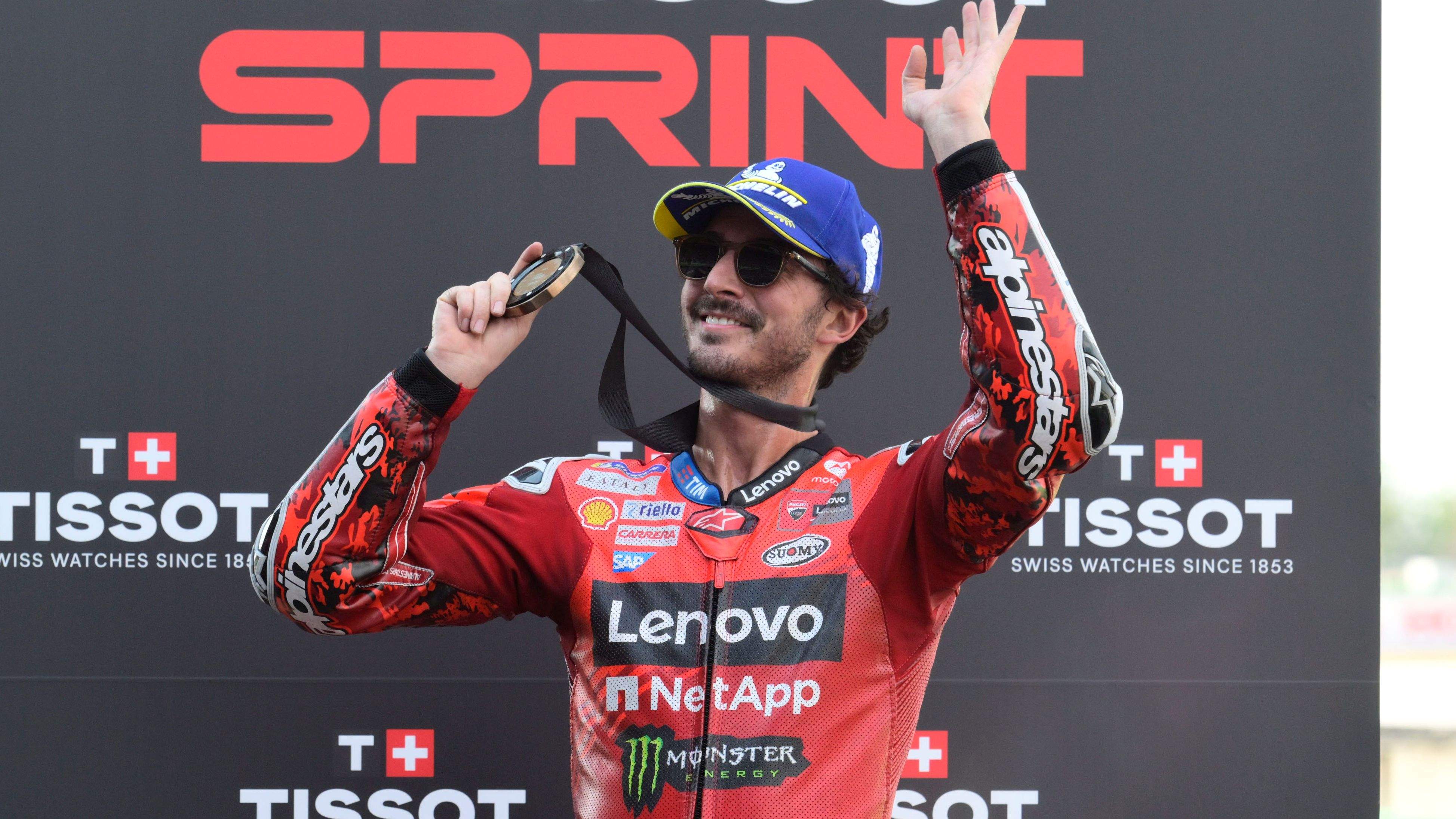 Pecco Bagnaia en el podio del Sprint del GP de Tailandia de MotoGP 2025